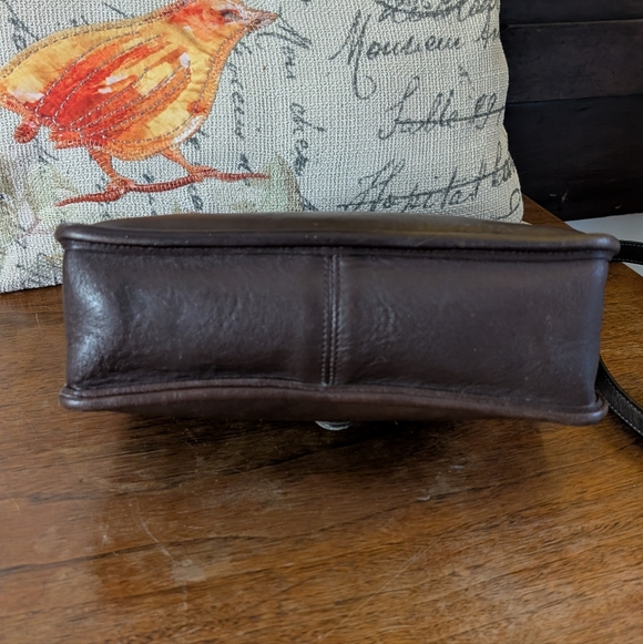 Coach Vintage Willis Bag Brown # 9927 Leather Crossbody, Shoulder - Picture 4 of 15